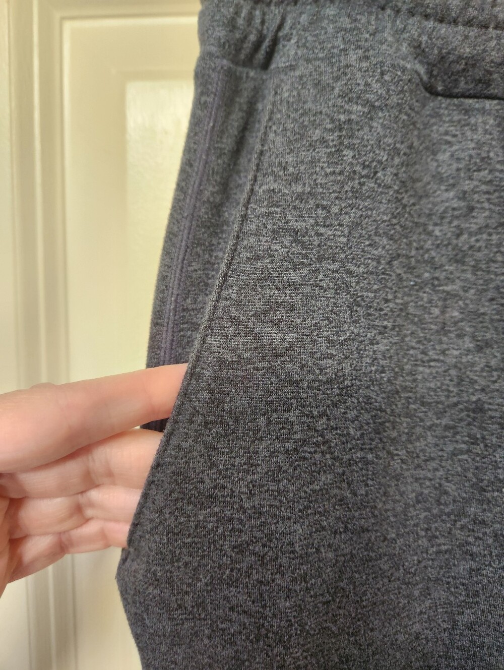 Vuori Womens Heather Charcoal Drawstring Joggers - Picture 5 of 8